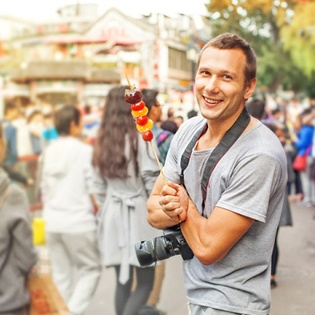 person travelling and eating streetfood